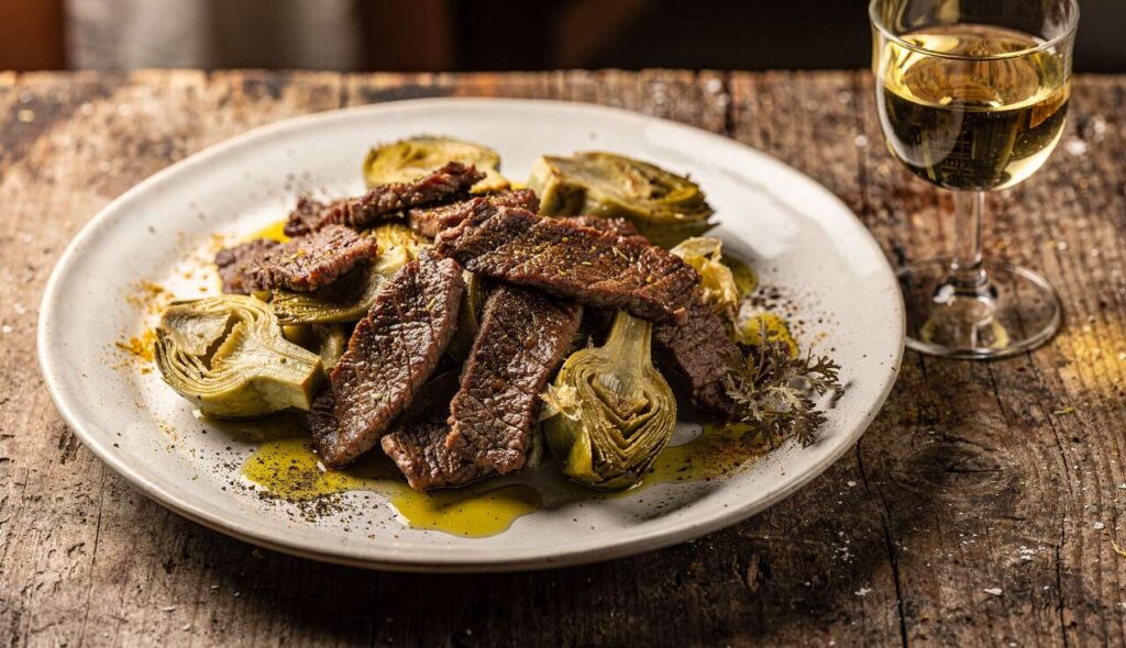 Straccetti con i carciofi, ottimi per una cena da leccarsi i baffi: in 10 minuti il gioco è fatto